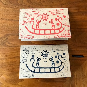Cartão de saudação em branco com arte petróglifo nórdico impresso em bloco com envelope
