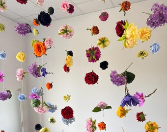 Composizione floreale sospesa luminosa, ghirlanda di fiori per matrimoni, sfondo fotografico per compleanni, parete di fiori di seta, fiori galleggianti per ricevimenti di nozze.