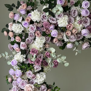 Guirnalda de arco de rosas para boda, arreglo de cenador con flores moradas, decoración para despedida de soltera