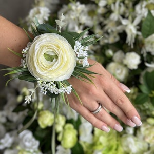 White green women wrist floral corsage, boho prom corsage, mens boutonniere, groom boutonniere, corsage wrist bracelet, bridesmaid corsage