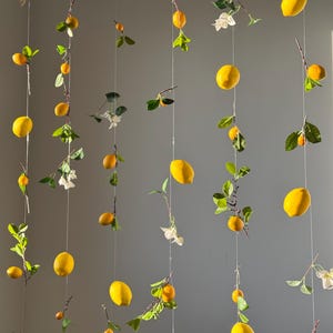 Hängende schwimmende künstliche Zitronengirlande, Sommerhochzeitsdekor, künstliches Obstmittelstück, Party-Event-Hintergrund, Gartenpartydekor