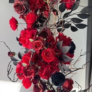 Gothic wedding ceremony flower garland, black burgundy rose arch attangement, wedding archway, moody event party decor, wedding backdrop