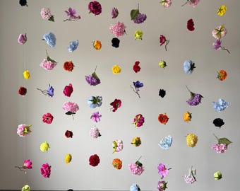 Arazzo da parete con fiori multicolori in seta, ghirlanda di fiori, decorazioni floreali sospese, fiori da soffitto, decorazioni con fiori finti, sfondo per feste di compleanno