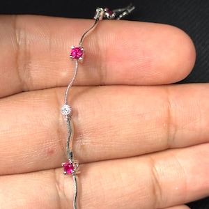 Pulseira Linear com Rubis e Diamantes | Joias em Ouro Branco 14K