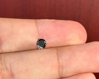 3/4 Ct Black Diamond Men&#39;s Stud Earrings 5.3-6mm AAA Round 14K Blackened White Gold