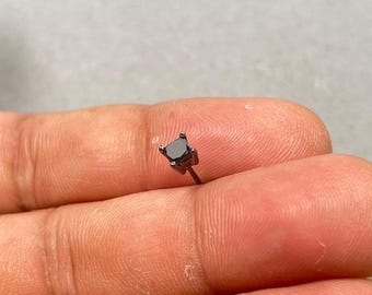 Orecchino da uomo in oro annerito 14K: diamante nero taglio principessa AAA