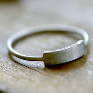 Modern silver rectangle ring (E0221)