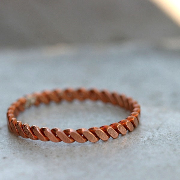 Hammered copper twisted wire ring (E0286)