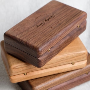 Personalisierte Holzschmuckschatulle | Einzigartiges Valentinstagsgeschenk | Ohrring Organizer | Elegantes Retro Geschenk für sie