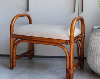 Banco de vime indonésio esculpido à mão | Banqueta estofada para penteadeira, natural ou preta