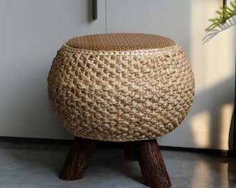 Taburete otomano de ratán tejido a mano con detalles de madera natural, decoración balinesa