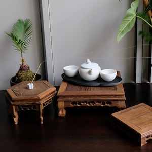 Handgeschnitzter Ausstellungsständer aus Wengeholz: Chinesische Teezeremonie