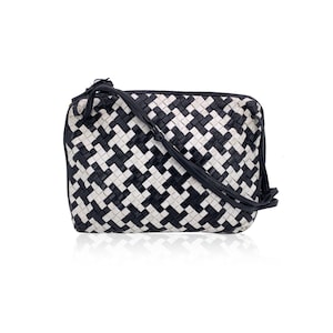 Auténtico bolso bandolera Nodini tejido Intrecciato blanco y negro de Bottega Veneta