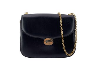 Bolsa de ombro Gucci vintage de couro preto com aba e alça de corrente