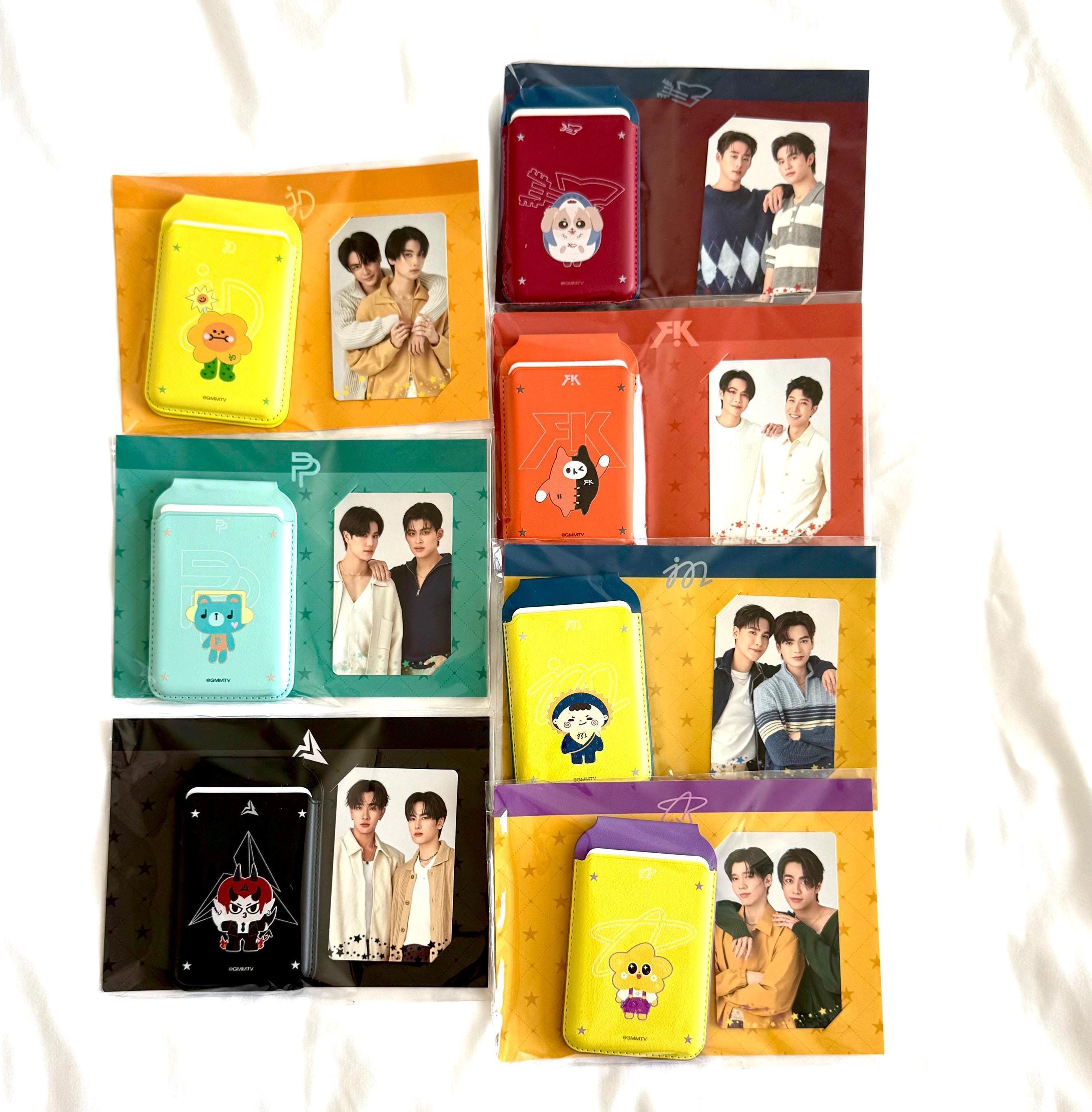 GMMTV PerthSanta グッズ GMMTV Magsafe Wallet Stand: Firstkhaotung Pondphuwin