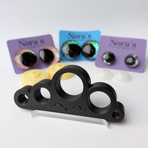 Safety Eye Tool for Amigurumi – 3D Printed Washer Jig | Eye Gizmo for 6mm–35mm Eyes | Crochet Plushie Craft Tool | Crochet gift | Iridescent