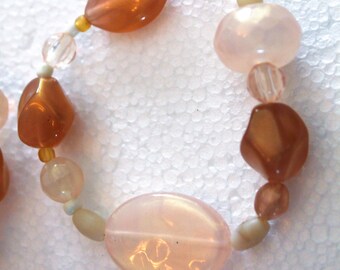 Beige Acrylic/Resin bead stretch bracelet