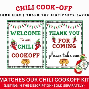 Puede incluir: Dos carteles imprimibles para un concurso de chili. El primer cartel dice "Bienvenido a nuestro concurso de chili" con un chile de dibujos animados sosteniendo un tazón de chili. El segundo cartel dice "Gracias por venir, por favor tome uno" con un chile de dibujos animados sosteniendo un tazón de chili y una pequeña botella de salsa de chili.