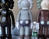 あ*か様 KAWS　ShareVinyl　フィギュア 約30cm 11.8 inch With Cardboard Box Black Kaws 30 cm Vinyl Figurine