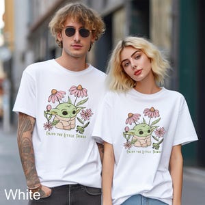 Camiseta Disney Baby Yoda, Camiseta Comfort Colors, Camiseta Enjoy the Little Things, Camiseta Star Wars, Camiseta Galaxy's Edge, Camiseta Baby Yoda, 212695 imagen 6