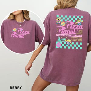 Pizza Planet Checkered Toy Story Shirt, Comfort Colors Disney Aliens Tee, 213542 Bild 3