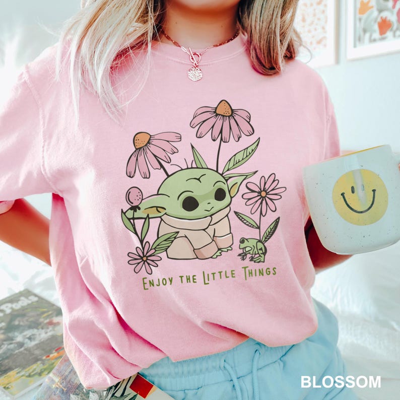 Camiseta Disney Baby Yoda, Camiseta Comfort Colors, Camiseta Enjoy the Little Things, Camiseta Star Wars, Camiseta Galaxy's Edge, Camiseta Baby Yoda, 212695 imagen 3