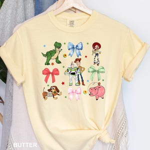 Camiseta de Toy Story con lazos de colores cómodos, camiseta de Toy Story con lazos de colores, camiseta de Jessie, Woody, Buzz, Bullseye, camiseta Slinky, camiseta de Toy Story Pixar 213165 imagen 9