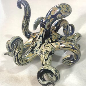 海をテーマにした装飾に最適なタコのデスクトップ彫刻またはバスルーム装飾