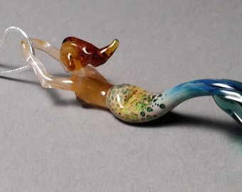 Colar com Pingente de Sereia de Vidro: Joia Inspirada no Oceano