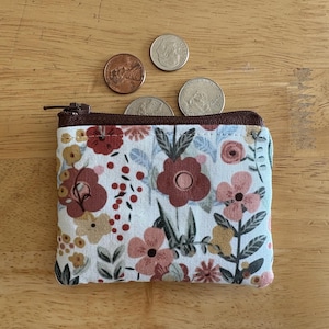 Tiny Coin Purse/Mini Zipper Pouch/Air Pod Case - Floral Print Off White