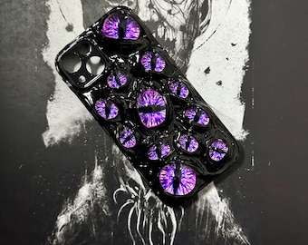 HorrorEyeArt Leuchtende lila Katzenaugen Handyhülle, 16 15 14 12 Mini 11 SE 8 Plus X XR XS iPhone Hülle, Samsung Galaxy Z Flip 6, Google Pixel Hülle