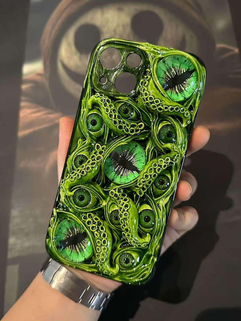 Grotesque 3D Eyeball Phone Case – Handmade Bio-Horror Resin Case with Embedded Eyes for iPhone & Samsung Green