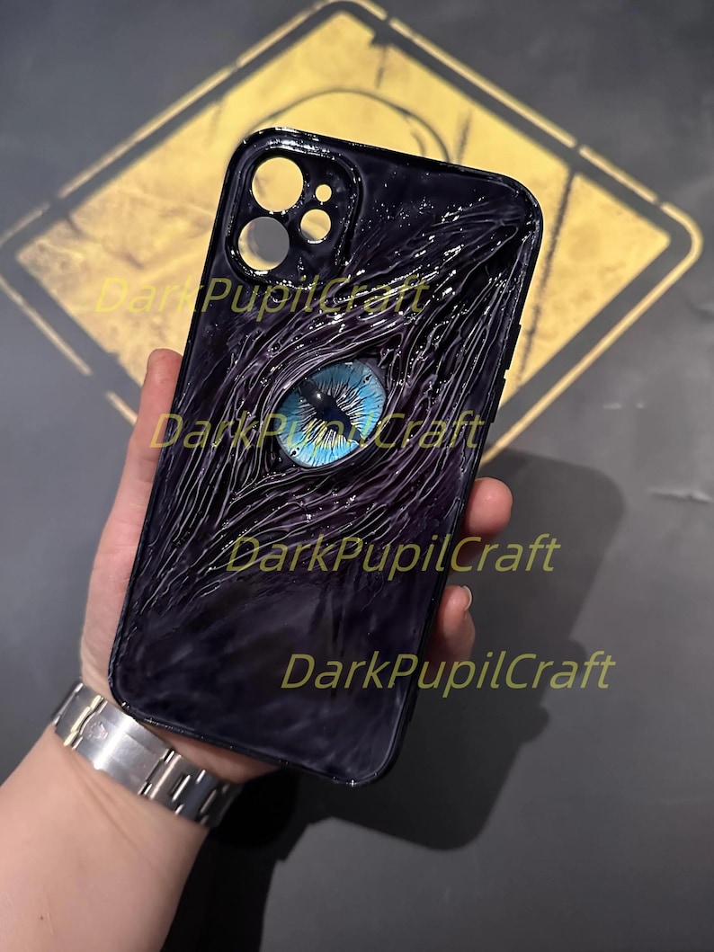 Handmade Gothic Horror Phone Case with 3D Eyeball – Flesh Texture Resin Cover for iPhone & Samsung Black