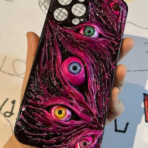 Funda de teléfono con ojos humanos de terror 3D - Funda gótica para iPhone 17/16/15 ProMax y Samsung, Google Pixel, Motorola Razr, regalo de Halloween Purple Pink