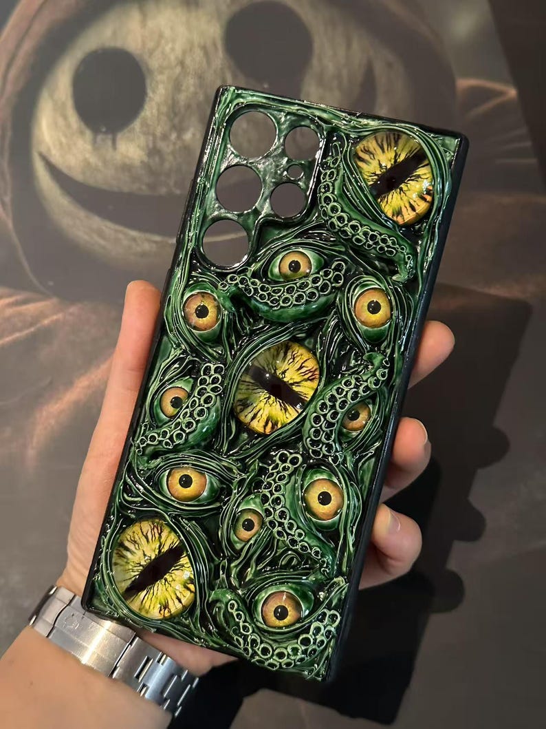 Grotesque 3D Eyeball Phone Case – Handmade Bio-Horror Resin Case with Embedded Eyes for iPhone & Samsung Dark Green