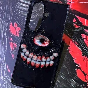 不気味な歯とジャンクアイのホラースマホケース（iPhone、Galaxy、Samsung、Pixel、Moto対応）｜クールな血まみれスマホケース、ハロウィンギフト