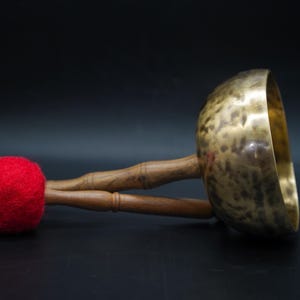 7 inch Tiger Eye Singing Bowl: Sound Healing, Meditation - Nepal