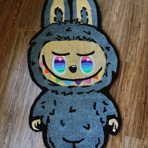 Tapis capitonné inspiré de Labubu ! | Toutes les couleurs disponibles | Tapis de maison fait main !