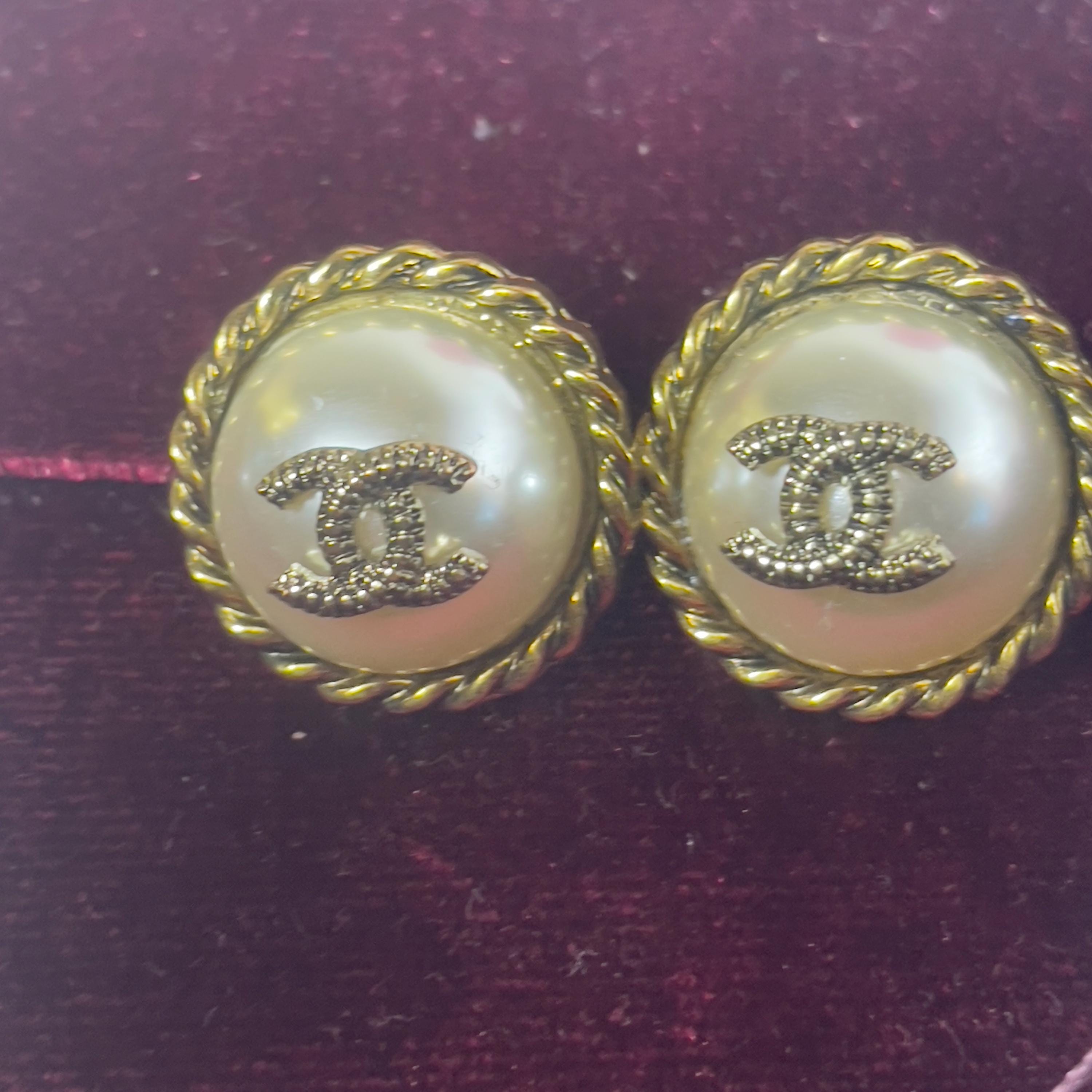 Chanel pearl brooch - Etsy 日本