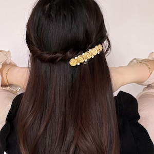 dior ヘアクリップ DIOR 2025年フォール コレクションから新作のヘア