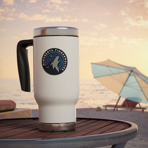 Mug de voyage avec anse des Minnesota Timberwolves de qualité supérieure - Cadeau NBA pour les supporters des Minnesota Timberwolves - Livraison GRATUITE aux États-Unis