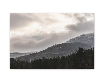 Nebliger Bergwald Leinwand