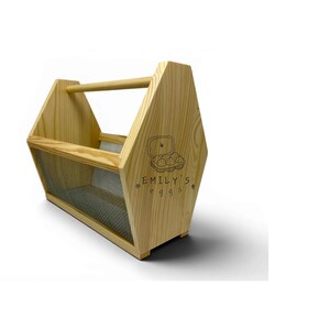 Cesta personalizada para recoger huevos, cesta de madera y malla para recoger huevos con nombre personalizado, soporte para huevos de gallina de estilo rústico, regalo para criadores de gallinas imagen 11