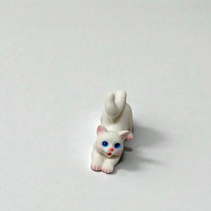 Stretching White Mini Cat Figurine – Cute Tiny Cat Decor, Fairy Garden Miniature, Cat Lover Gift, Small Desk Ornament Craft Supplies
