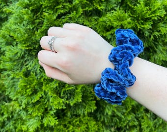 Scrunchie in velluto all'uncinetto / Scrunchies fatti a mano / Regalo artigianale / Accessori per capelli