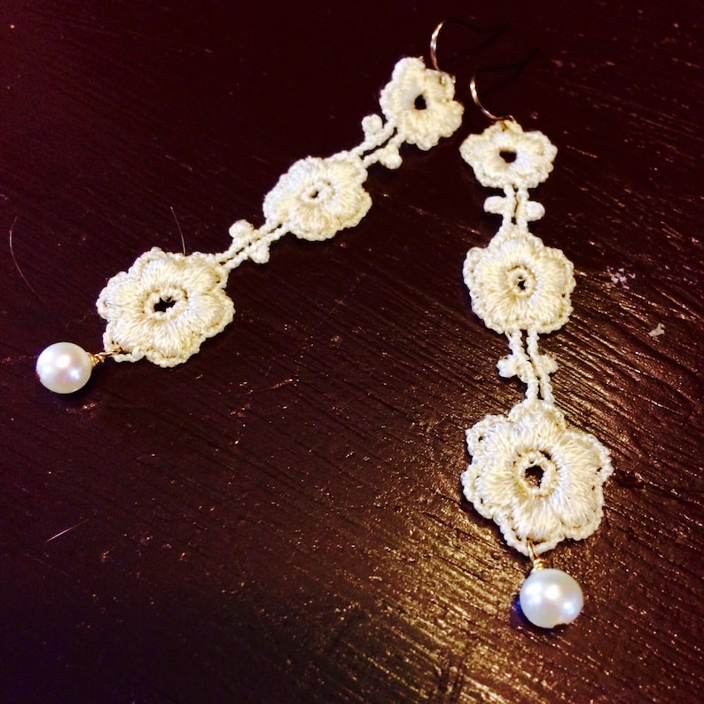 Pearl /& Lace Love Me Tendril Earrings
