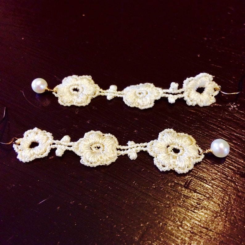 Pearl /& Lace Love Me Tendril Earrings