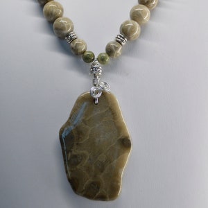 Petoskey Stone Pendant Necklace: Beaded Fossil Jewelry, 20&quot;