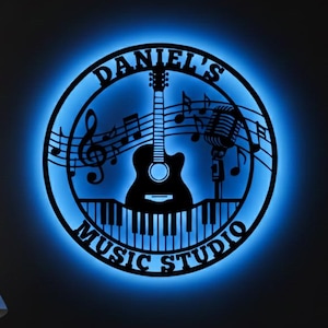 Insegna luminosa a LED in metallo personalizzata per studio musicale, regalo per musicista, cantante, produttore, chitarra, pianoforte, microfono, decorazione da parete, studio di registrazione, sala musica