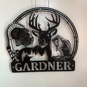 Arte de pared de metal personalizado para caza y pesca de ciervos, letrero de metal con nombre de cazador de ciervos y pavos personalizado, letrero de metal para colgar en la pared con cabaña de caza y pesca